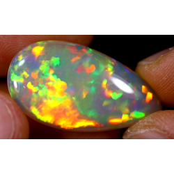 Opale éthiopienne rainbow crystal 11.20 carats TOP GRADE