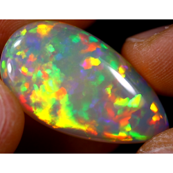 Opale éthiopienne rainbow crystal 11.20 carats TOP GRADE
