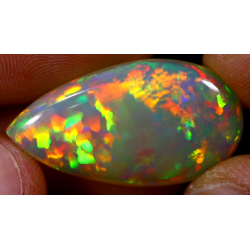 Opale éthiopienne rainbow crystal 11.20 carats TOP GRADE