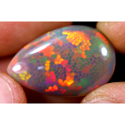 Opale éthiopienne 11.85 carats TOP GRADE