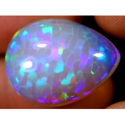 Opale éthiopienne 24.70 carats TOP GRADE