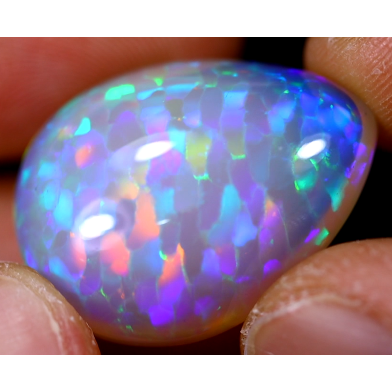 Opale éthiopienne 24.70 carats TOP GRADE
