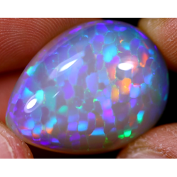 Opale éthiopienne 24.70 carats TOP GRADE