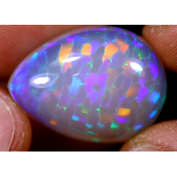Opale éthiopienne 24.70 carats TOP GRADE