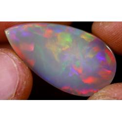 Opale éthiopienne 19.65 carats TOP GRADE
