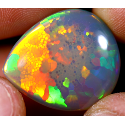 Opale éthiopienne 12.55 carats TOP GRADE