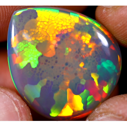 Opale éthiopienne 12.55 carats TOP GRADE