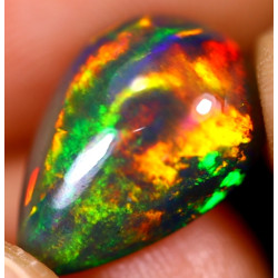 Opale éthiopienne AAA 3.55 carats