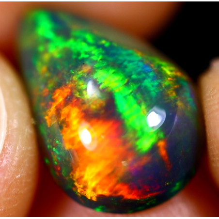Opale éthiopienne AAA 3.55 carats