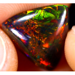 Opale éthiopienne AAA 3.20 carats