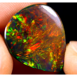 Opale éthiopienne AAA 7.70 carats