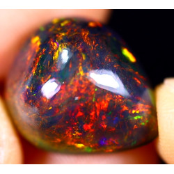 Opale éthiopienne AAA 7.70 carats