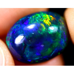 Opale éthiopienne AAA 6.20 carats