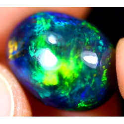 Opale éthiopienne AAA 6.20 carats