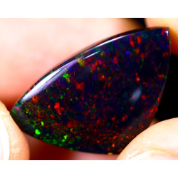 Opale éthiopienne TOP GRADE 14.30 carats