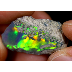 Opale brute ethiopienne TOP GRADE de 15.50 carats