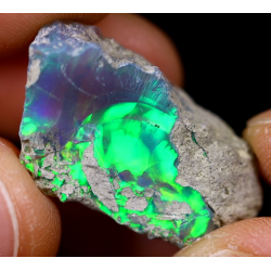 Opale brute ethiopienne TOP GRADE de 15.50 carats