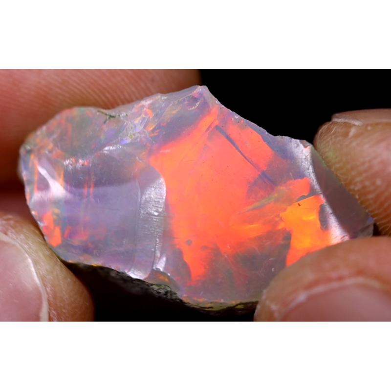 Opale brute ethiopienne TOP GRADE de 19.70 carats