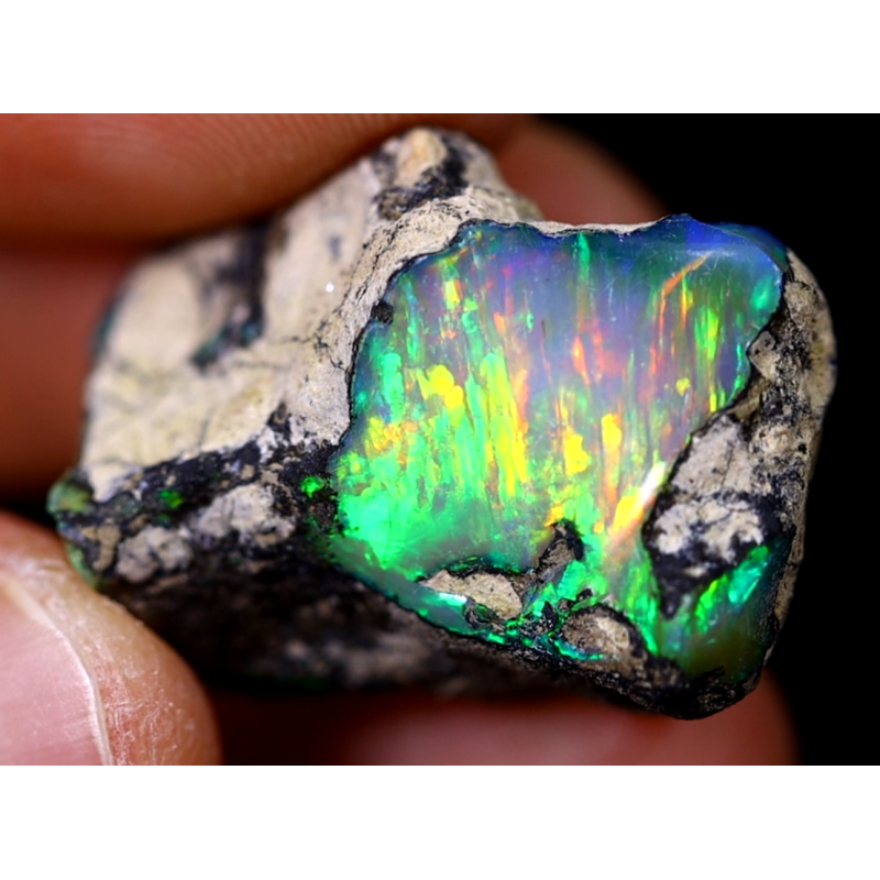 Opale brute ethiopienne TOP GRADE de 26.00 carats