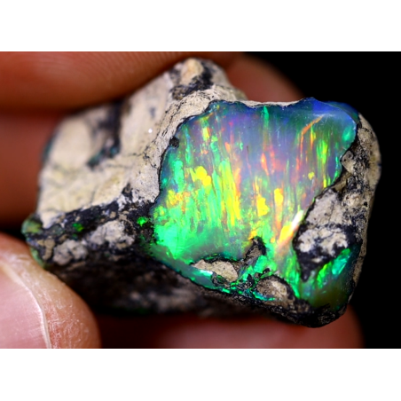 Opale brute ethiopienne TOP GRADE de 26.00 carats