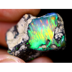 Opale brute ethiopienne TOP GRADE de 26.00 carats