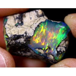 Opale brute ethiopienne TOP GRADE de 26.00 carats