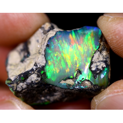 Opale brute ethiopienne TOP GRADE de 26.00 carats