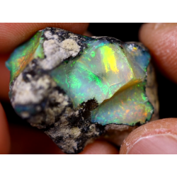 Opale brute ethiopienne TOP GRADE de 26.00 carats