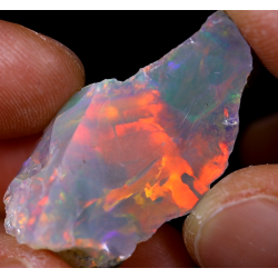 Opale brute ethiopienne TOP GRADE de 19.80 carats