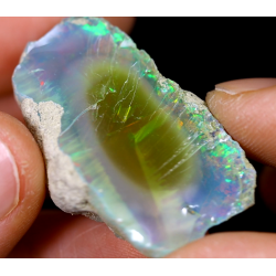 Opale brute ethiopienne TOP GRADE de 34.00 carats