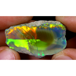 Opale brute ethiopienne TOP GRADE de 34.00 carats