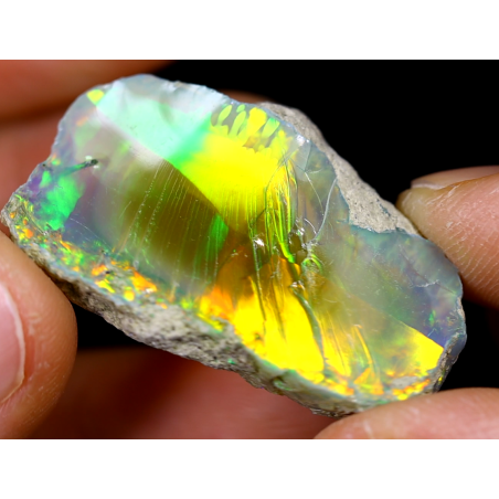Opale brute ethiopienne TOP GRADE de 34.00 carats