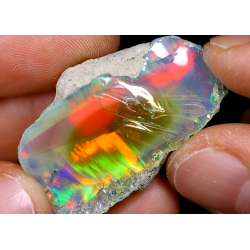Opale brute ethiopienne TOP GRADE de 34.00 carats