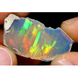 Opale brute ethiopienne TOP GRADE de 11.70 carats