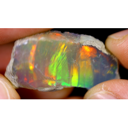 Opale brute ethiopienne TOP GRADE de 11.70 carats