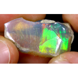 Opale brute ethiopienne TOP GRADE de 11.70 carats