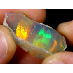 Opale brute ethiopienne TOP GRADE de 11.70 carats