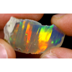 Opale brute ethiopienne TOP GRADE de 11.70 carats