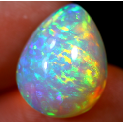Opale éthiopienne 8.10 carats TOP GRADE