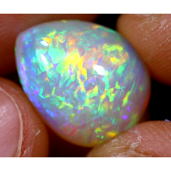 Opale éthiopienne 8.10 carats TOP GRADE