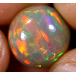 Opale éthiopienne 6.05 carats TOP GRADE