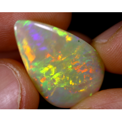 Opale éthiopienne rainbow 11.80 carats TOP GRADE