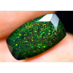 Opale Ethiopienne facettée AAA 3.00 carats