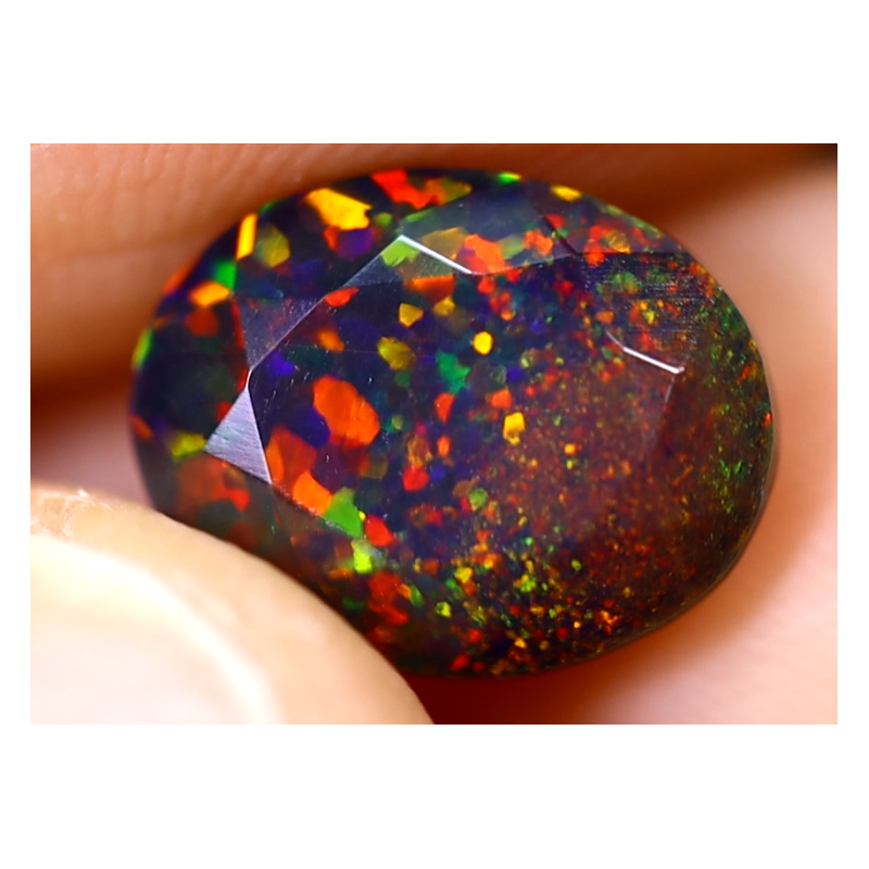 Opale Ethiopienne facettée AAA 1.70 carats
