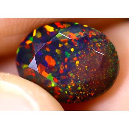 Opale Ethiopienne facettée AAA 1.70 carats
