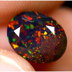 Opale Ethiopienne facettée AAA 1.70 carats