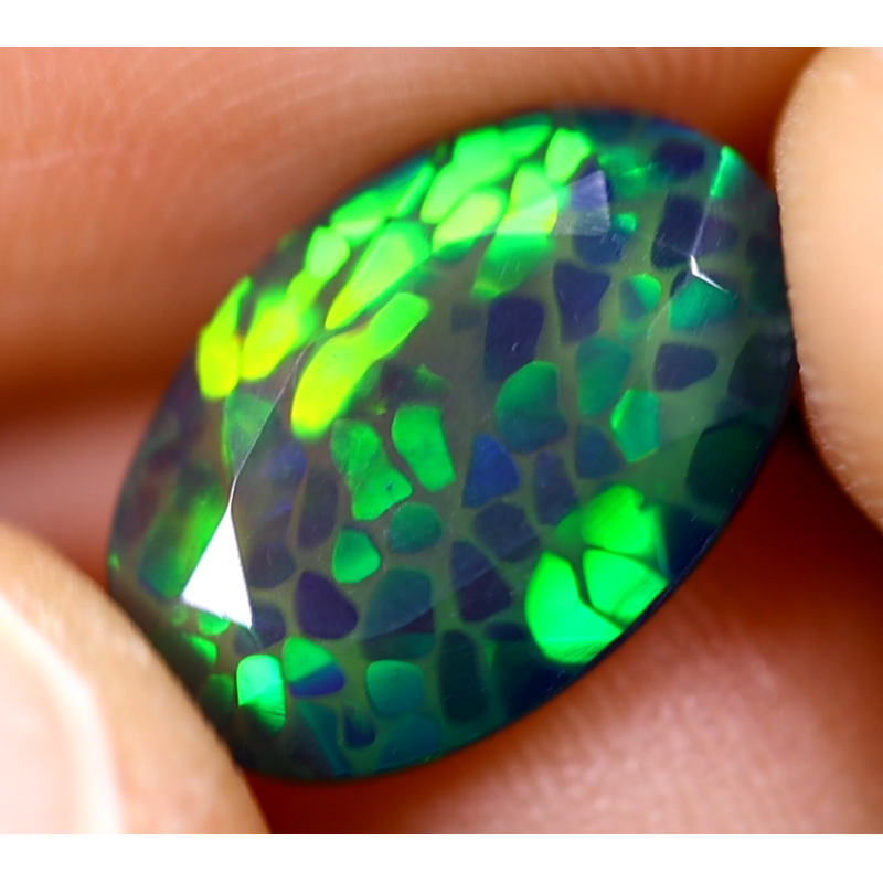 Opale Ethiopienne facettée AAA 1.70 carats