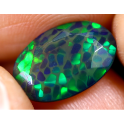 Opale Ethiopienne facettée AAA 1.70 carats