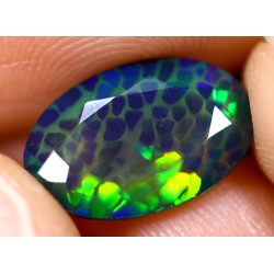 Opale Ethiopienne facettée AAA 1.70 carats