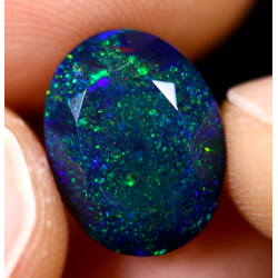 Opale Ethiopienne facettée AAA 2.90 carats